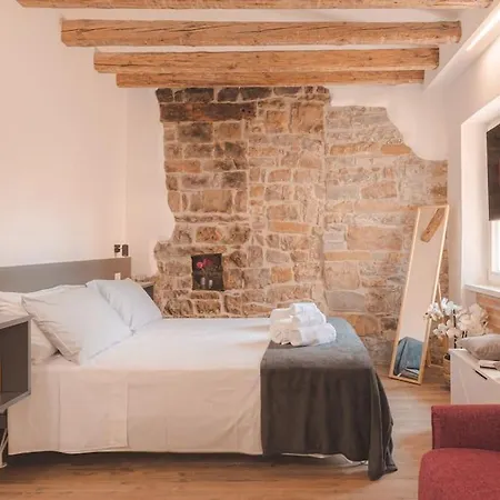 Calle De Bernardis 2 L Bb Trieste